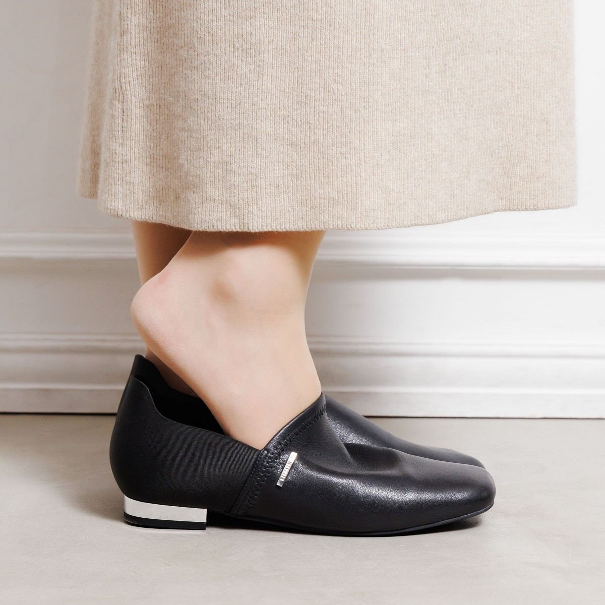【オンラインショップ限定カラー入荷／瞬間フィット】ハンズフリーストレッチレザーパンプス/661118