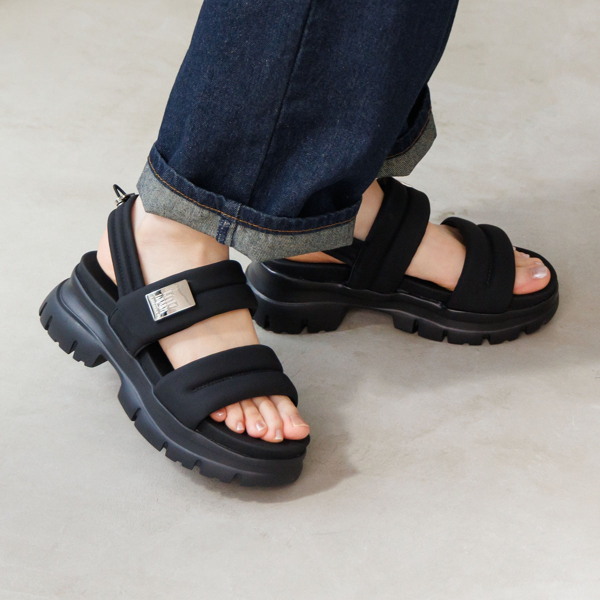 《一部予約/6月下旬入荷予定》【26SS/再入荷】厚底パデットサンダル/661201