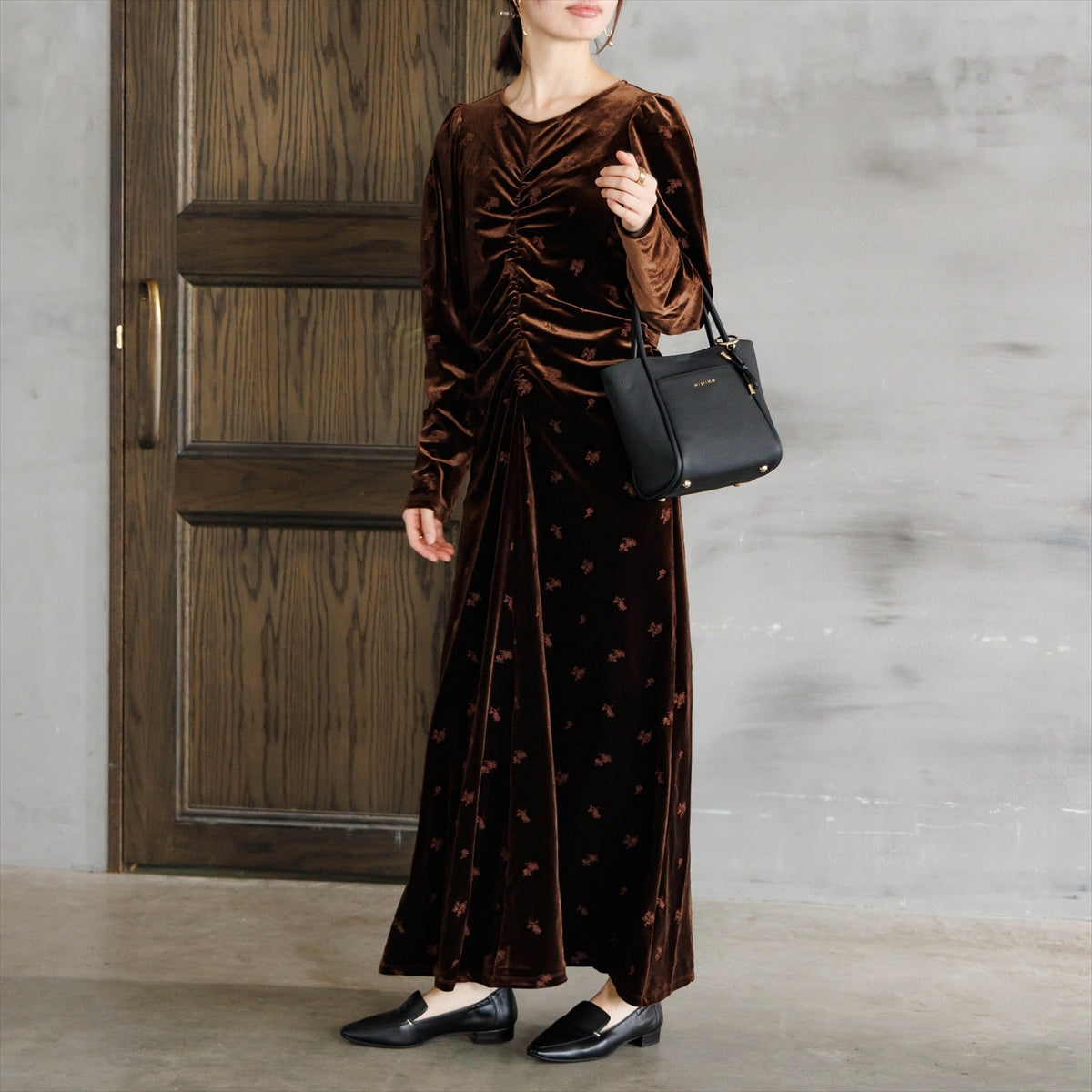 【26AW】カカトシャーリングメタルポイントローファー/661305