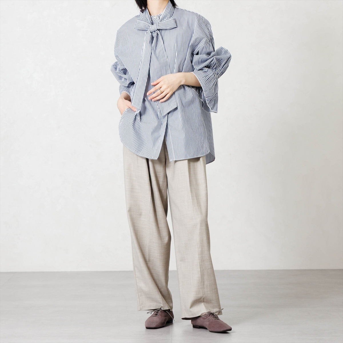 《予約／10月上旬入荷予定》【26AW】スクエアトゥレースアップフラットシューズ/661316