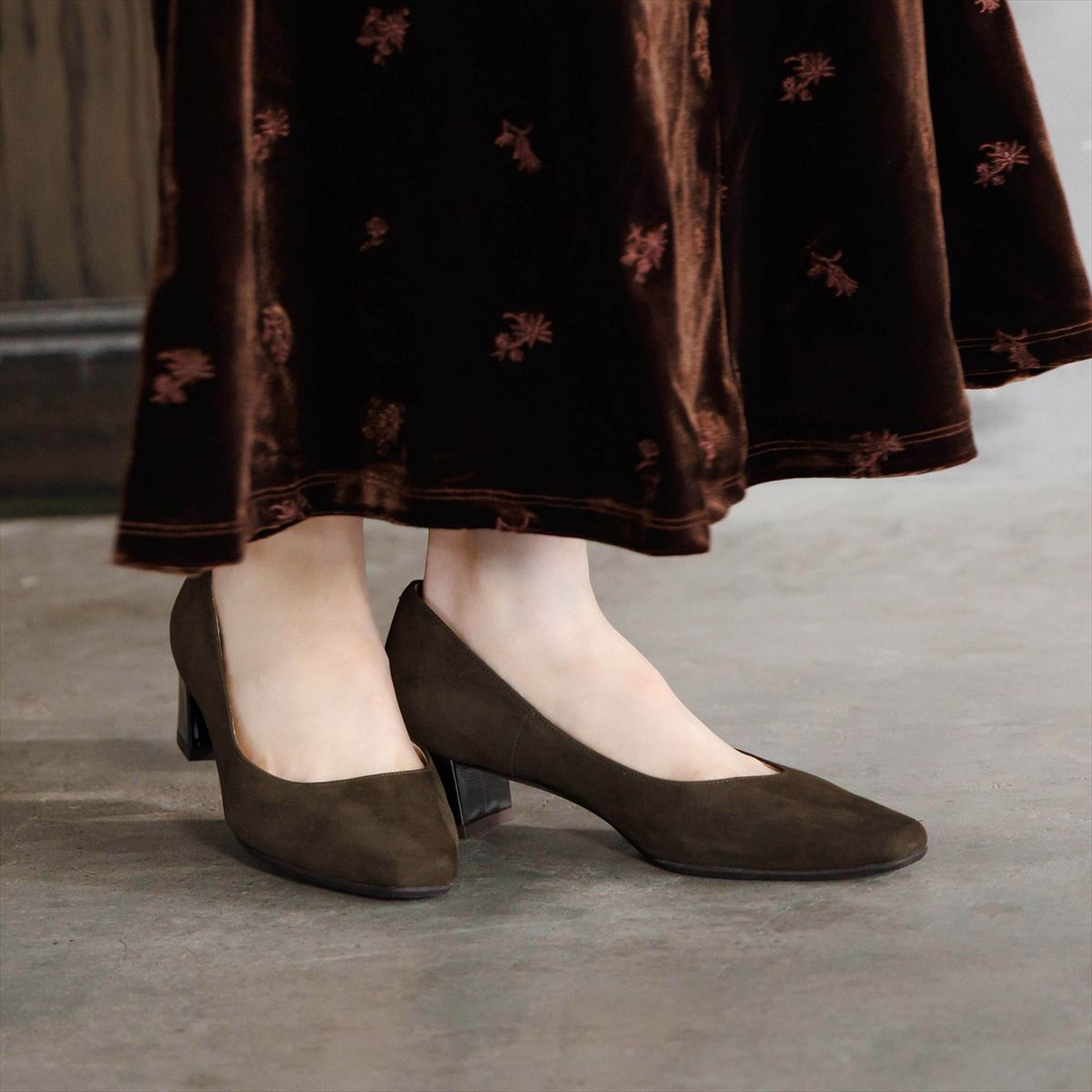 【26AW】4cmヒールスクエアトゥパンプス/661326