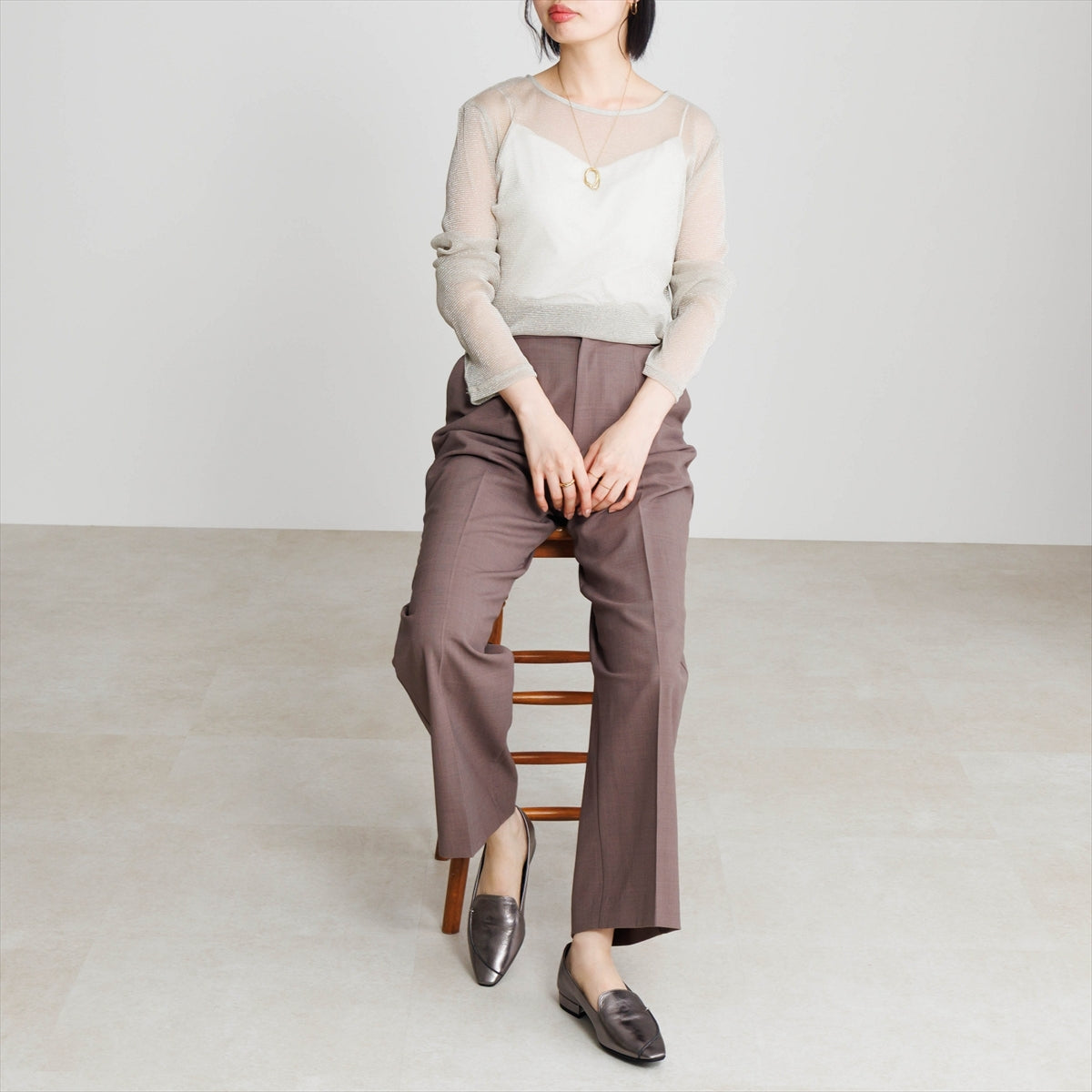 【26AW】メタルポイントアシンメトリーローヒールシューズ/661327