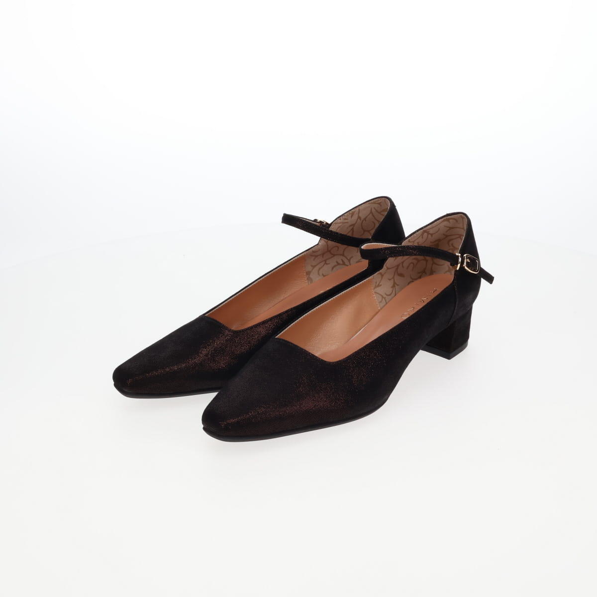 《予約／9月中旬入荷予定》【26AW】スクエアカットアンクルストラップパンプス/661328