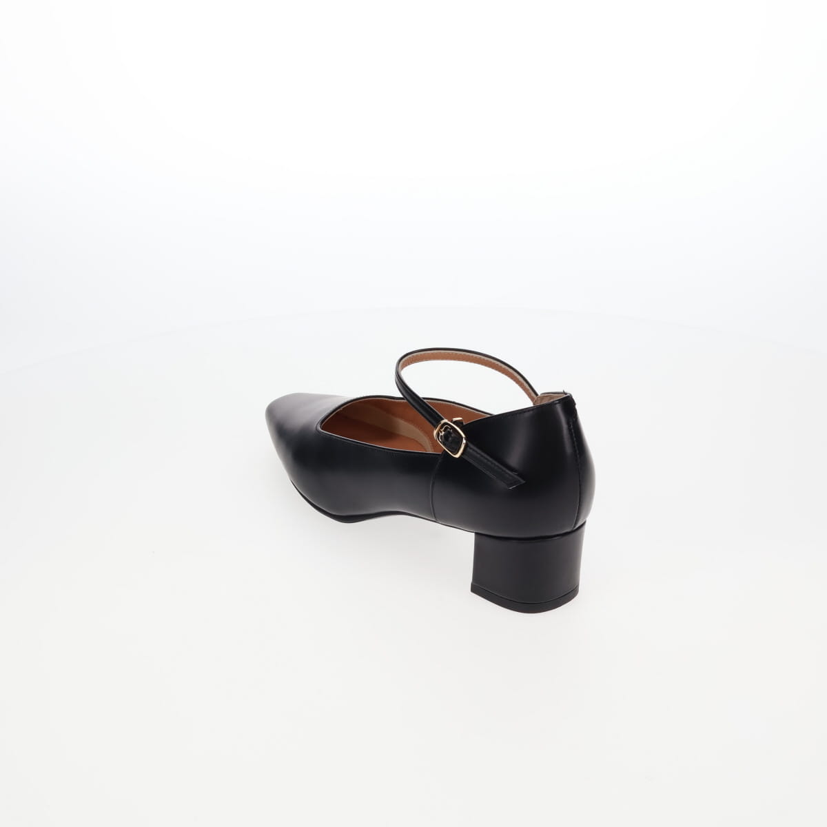 《予約／9月中旬入荷予定》【26AW】スクエアカットアンクルストラップパンプス/661328
