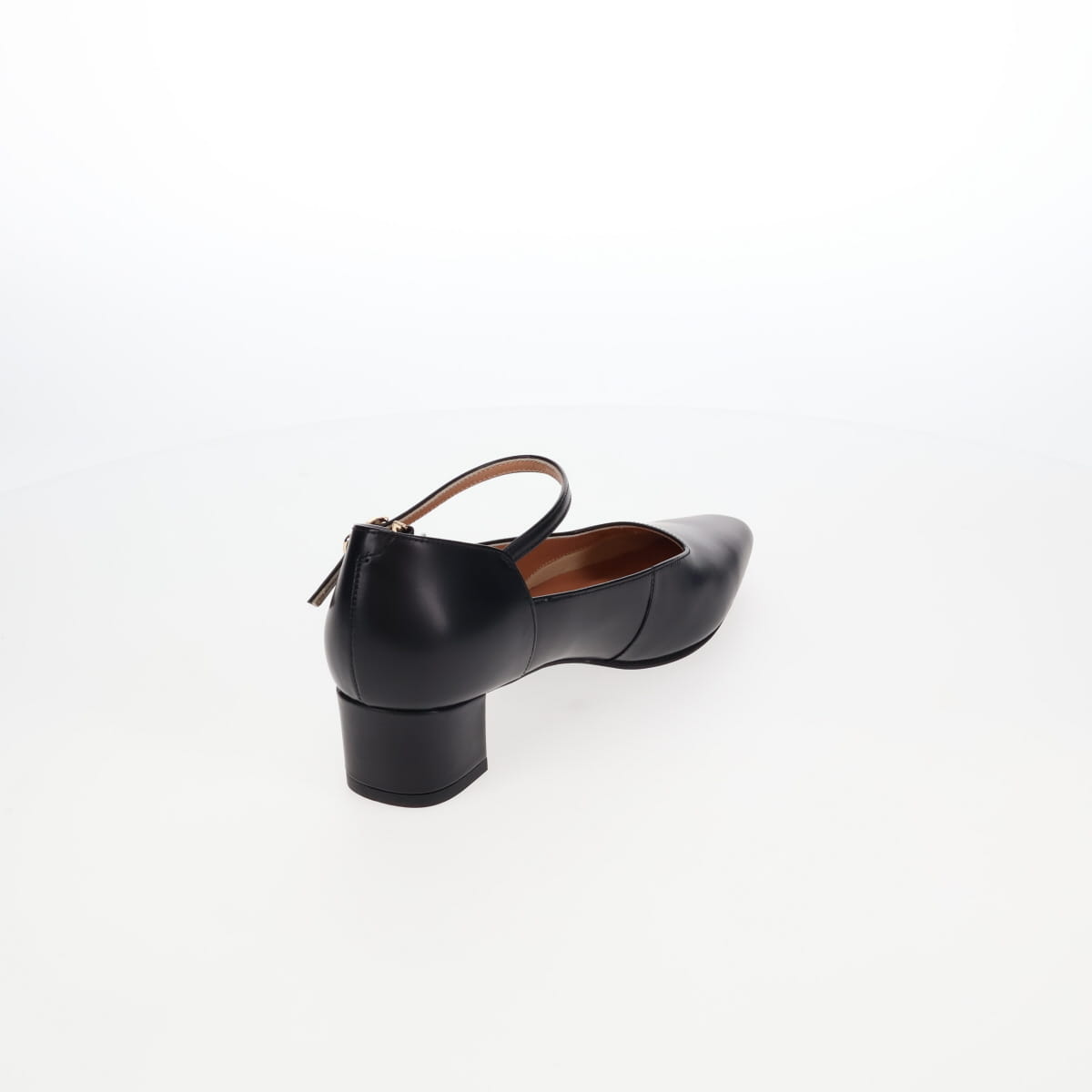 《予約／9月中旬入荷予定》【26AW】スクエアカットアンクルストラップパンプス/661328