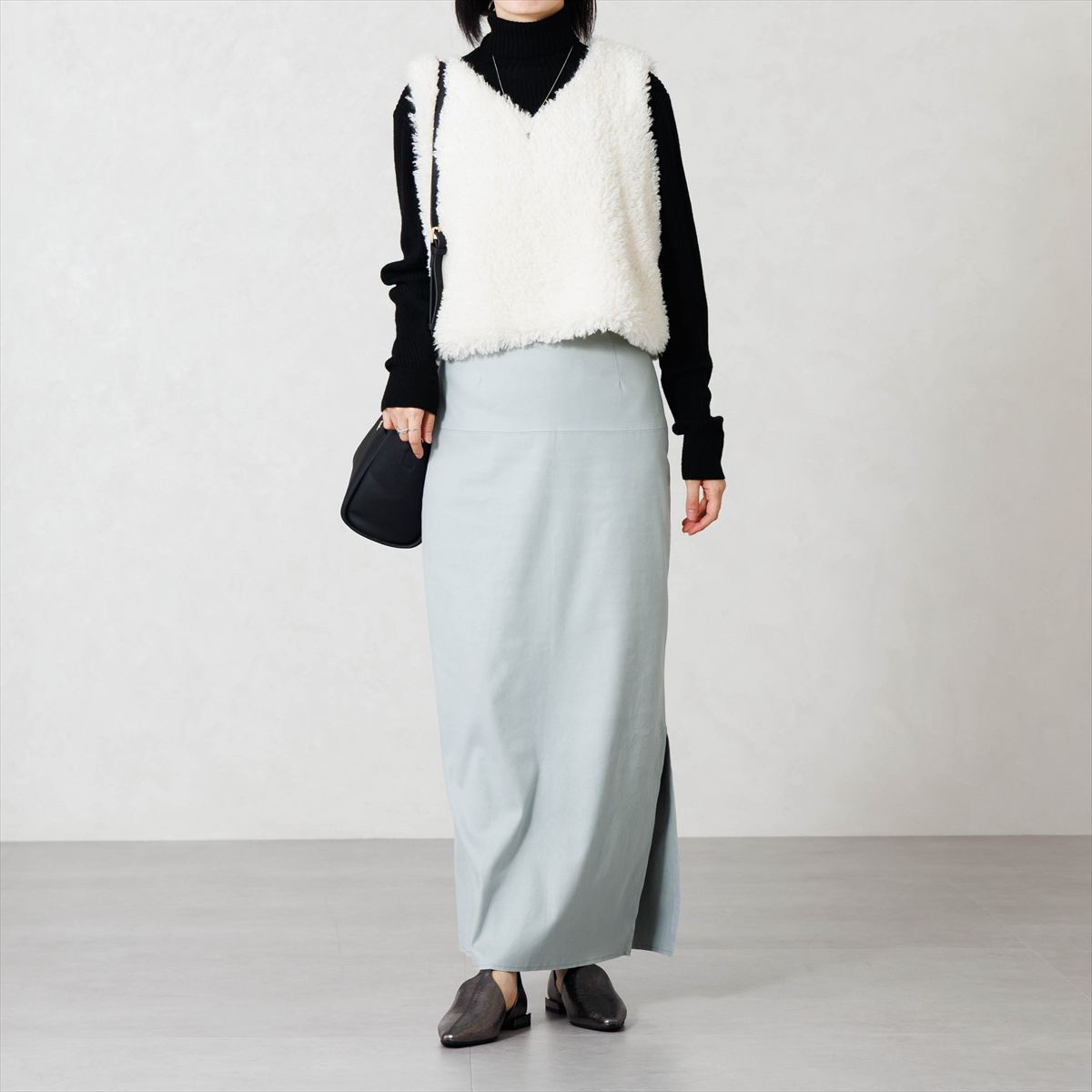 【26AW】Tストラップローヒールセパレートパンプス/661330