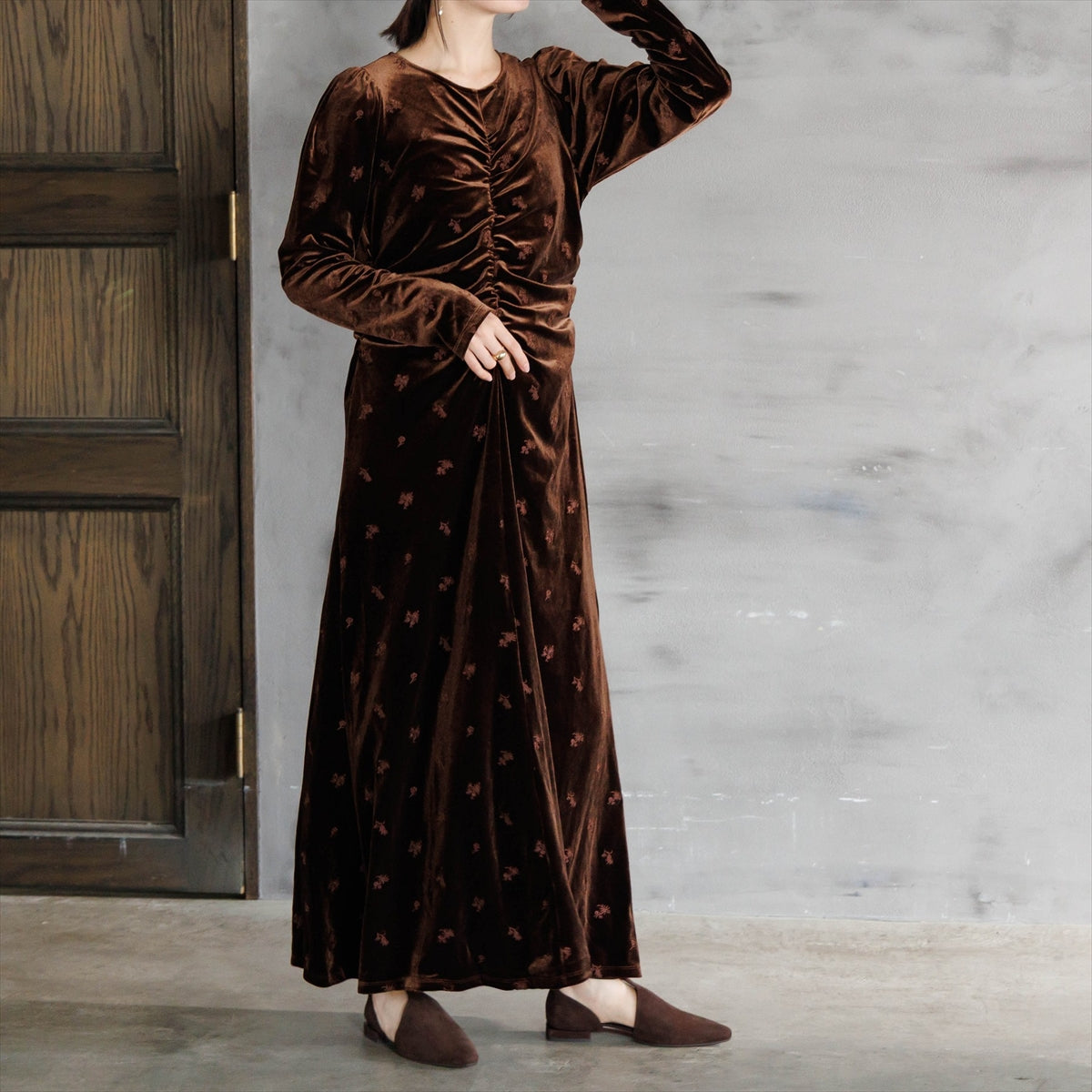 【26AW】Tストラップローヒールセパレートパンプス/661330
