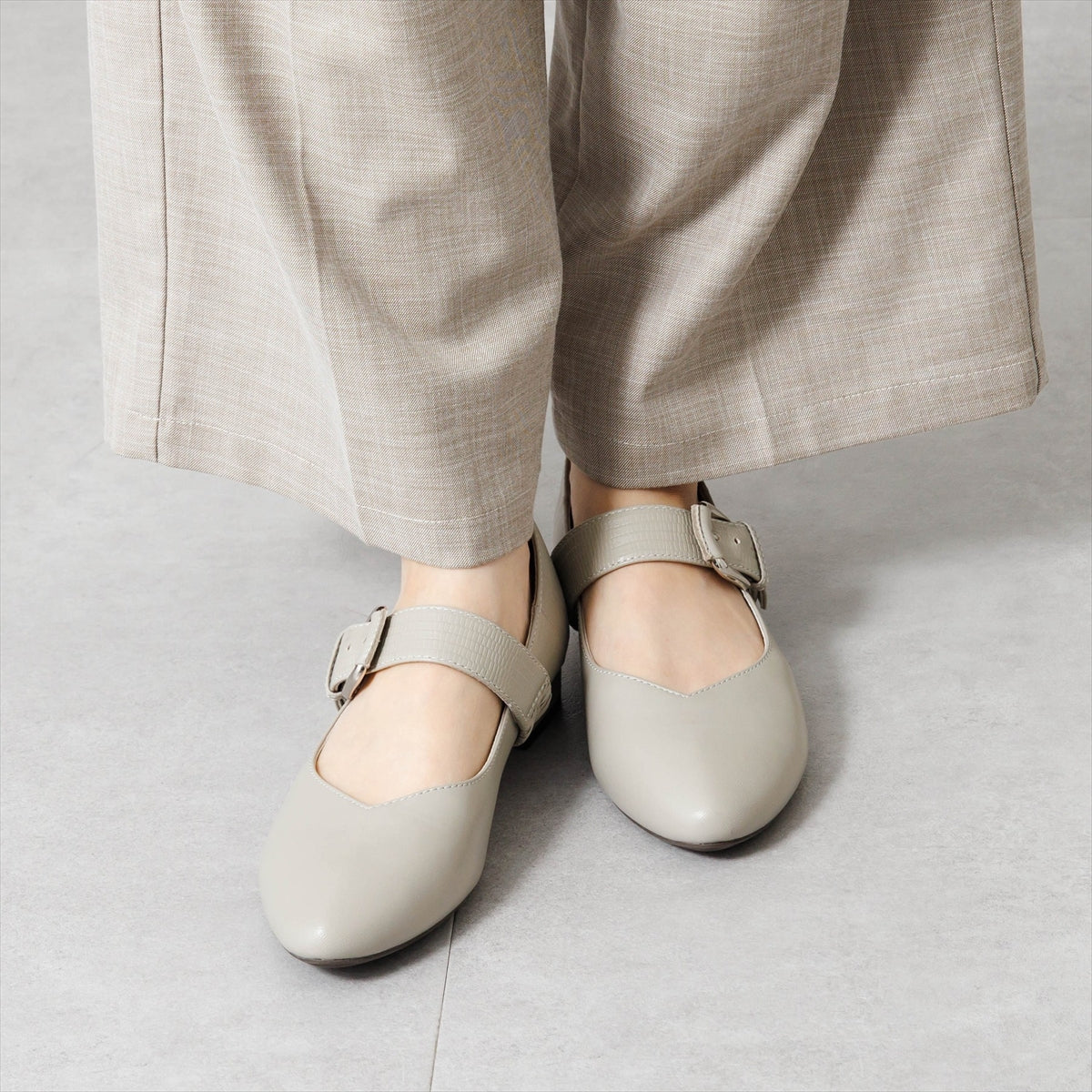 《予約／9月上旬入荷予定》【26AW】2WAYベルトデザインバブーシュ/663302