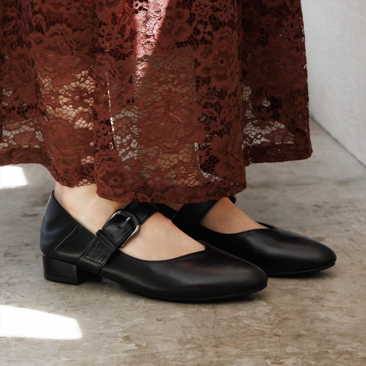 《予約／9月上旬入荷予定》【26AW】2WAYベルトデザインバブーシュ/663302