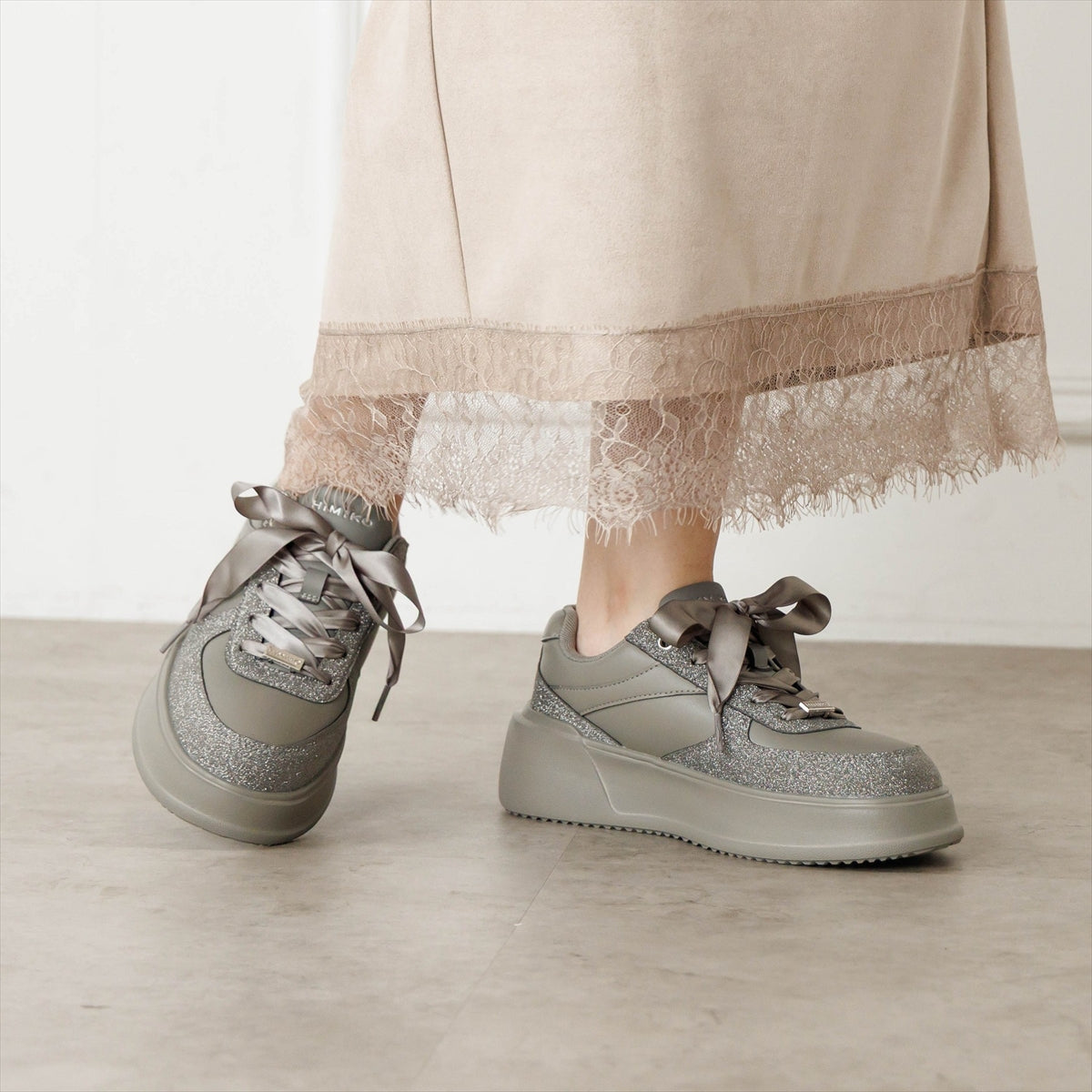 【26AW】2WAYレース厚底コートソールスニーカー/667301