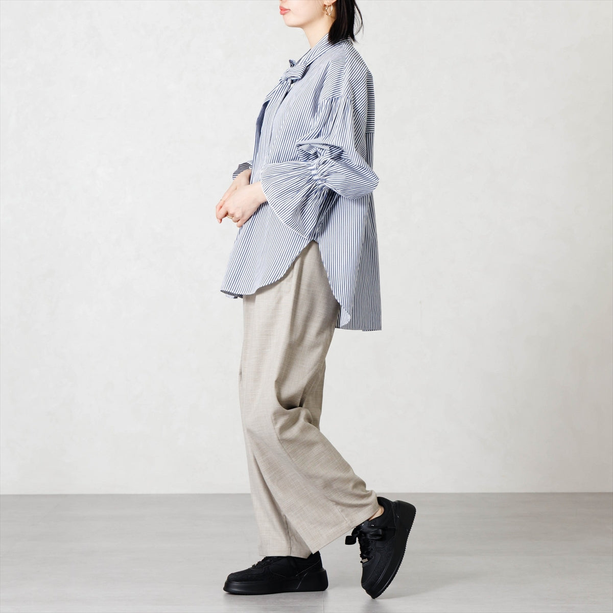 《一部予約／10月中旬入荷予定》【26AW】2WAYレース厚底コートソールスニーカー/667301