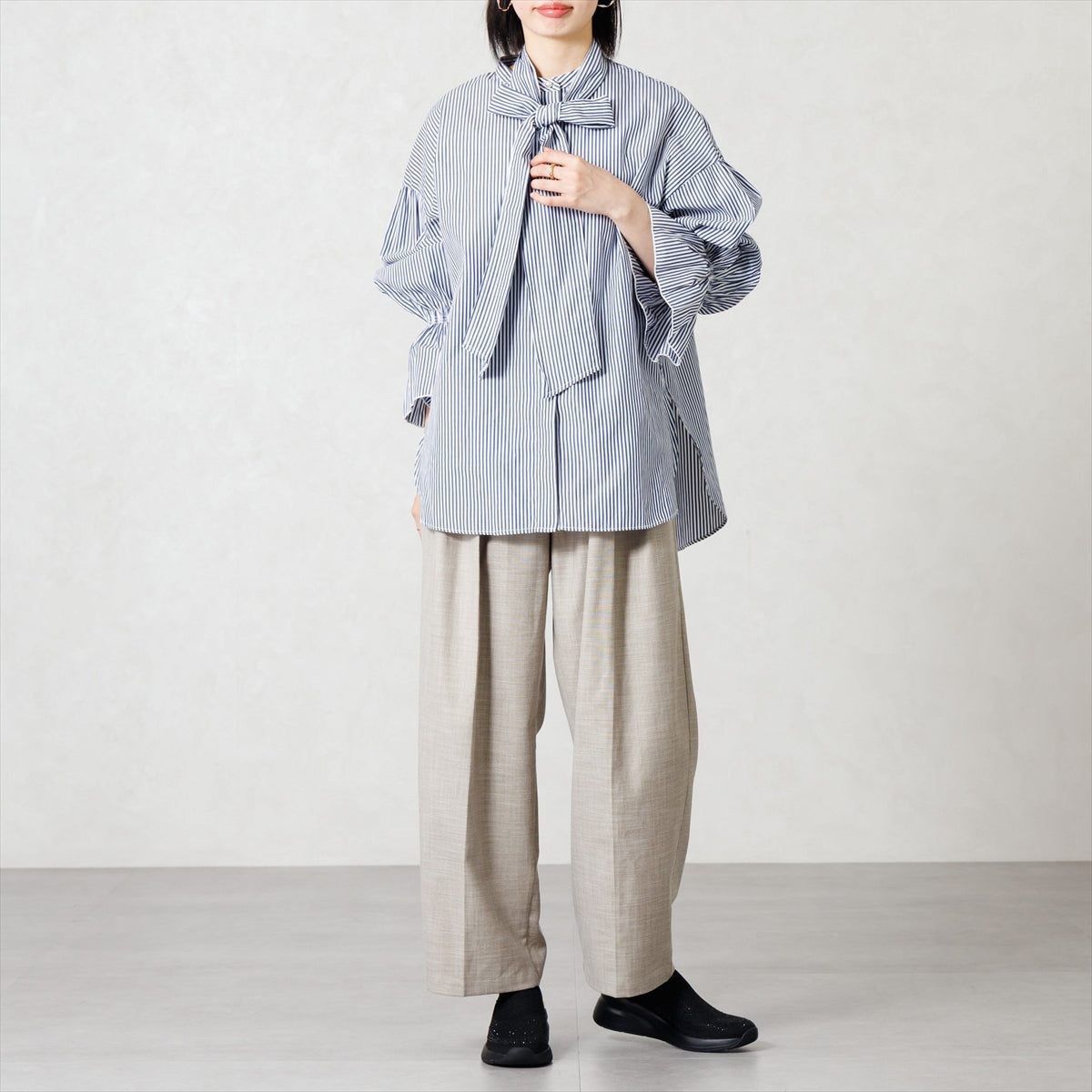 【26AW】ラインストーンニットヒールアップスニーカー/667302
