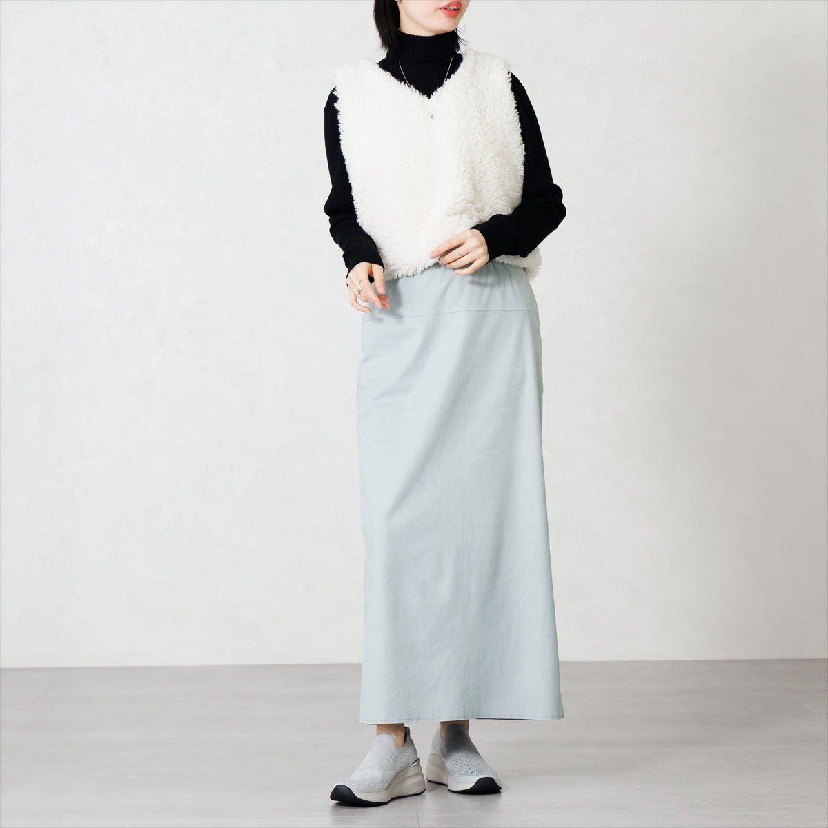 【26AW】ラインストーンニットヒールアップスニーカー/667302