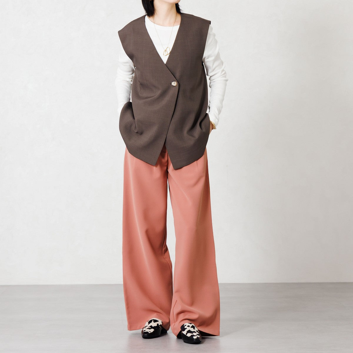 【26AW】カカトシャーリングメタルポイントローファー/661305
